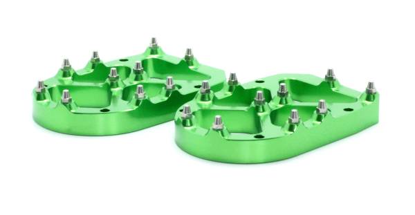 FLO MOTORSPORTS - PRO SERIES FOOT PEG RISERS GREEN 13MM - Image 1